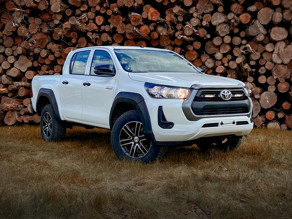 Toyota Hilux (2021+) Grille Kit - Linear-6